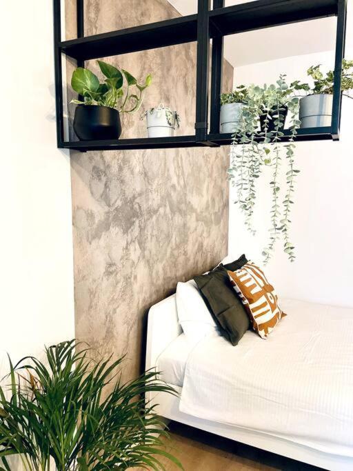 Ferienwohnung Heart Of The City - Modern Studio With Balcony Bukarest Exterior foto